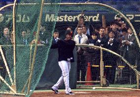 Major League players practice at Tokyo Dome